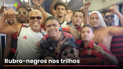 Torcida do Flamengo 'domina' trem rumo à festa de comemoração do título da Libertadores