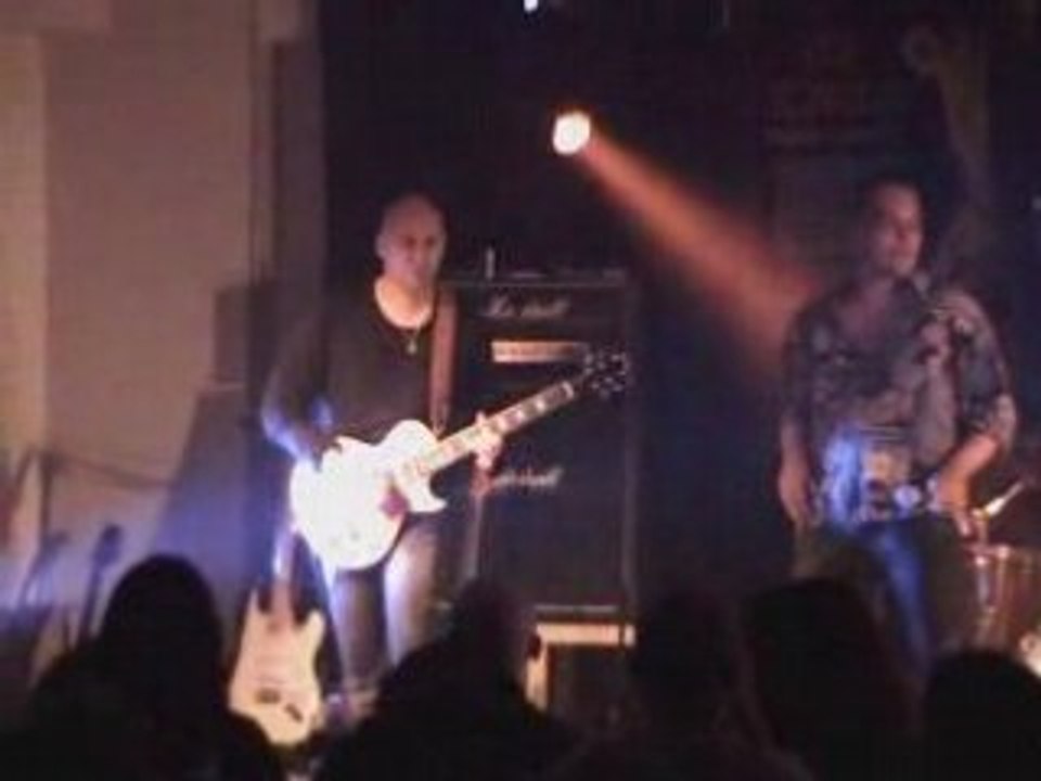 Big Trouble - Communication Breakdown (live Gémenos)