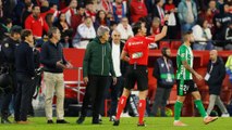 Crónica de la gran polémica del Sevilla-Betis: ¿por qué se paró el derbi sevillano?