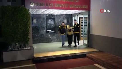 Çocuğun kafasını arabaya vurup yere fırlatan şahıs çocuğun babası çıktı, gözaltına alındı