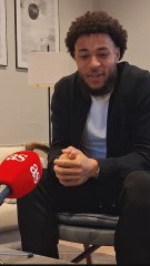 Arnaut Danjuma revela porqué celebra los goles haciendo la cobra.