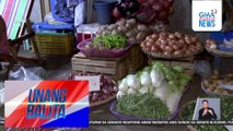 Presyo ng sibuyas, umabot sa P300/kg; inaasahang tataas pa ngayong panahon ng Pasko | Unang Balita