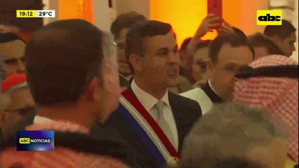 Video: efusivo abrazo de Santiago Peña a Horacio Cartes