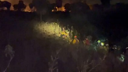 Voluntarios están trabajando para controlar las llamas