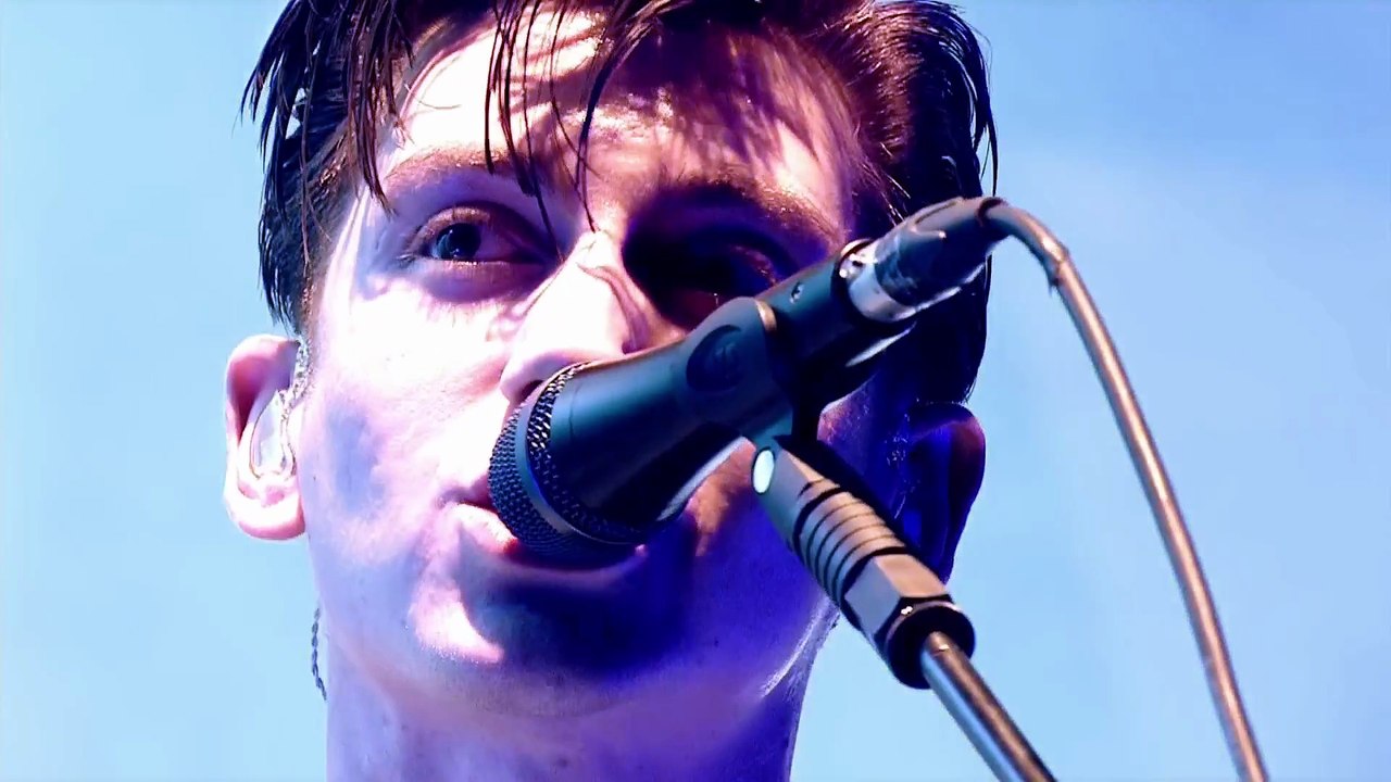 Fake Tales of San Francisco - Arctic Monkeys (live)