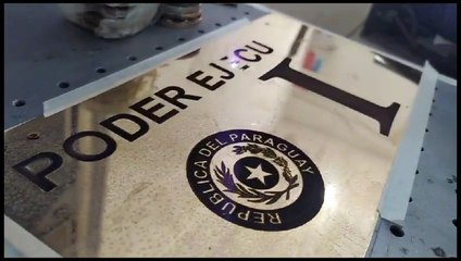 La chapa de Poder Ejecutivo está hecha con una técnica innovadora.