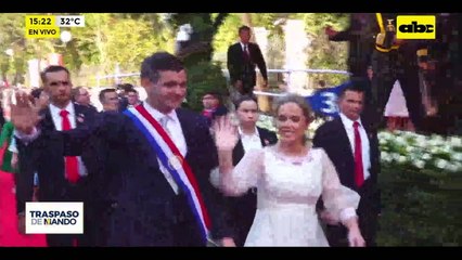 Traspaso de mando: inicia desfile militar frente a Mburuvicha Róga