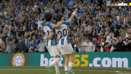 Julio Enciso recibió el premio al mejor de la temporada 2022-2023 de la Premier League