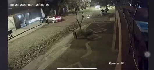 Delincuentes Armados Apuntan Con Armas De Fuego A Madre Para Robarle Su Auto Con Sus Hijos Dentro