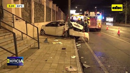 Video: Un herido tras violento choque contra columna