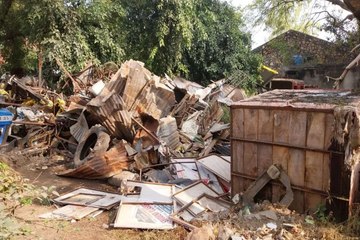 swm: यहां नगरपरिषद परिसर में लगा कबाड़ का ढेर, नीलामी अटकी तो राजस्व बढ़ोतरी भी थमी