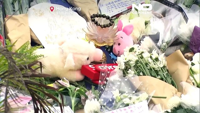 В Гонконге очереди желающих почтить память после смертельного пожара в Тай По