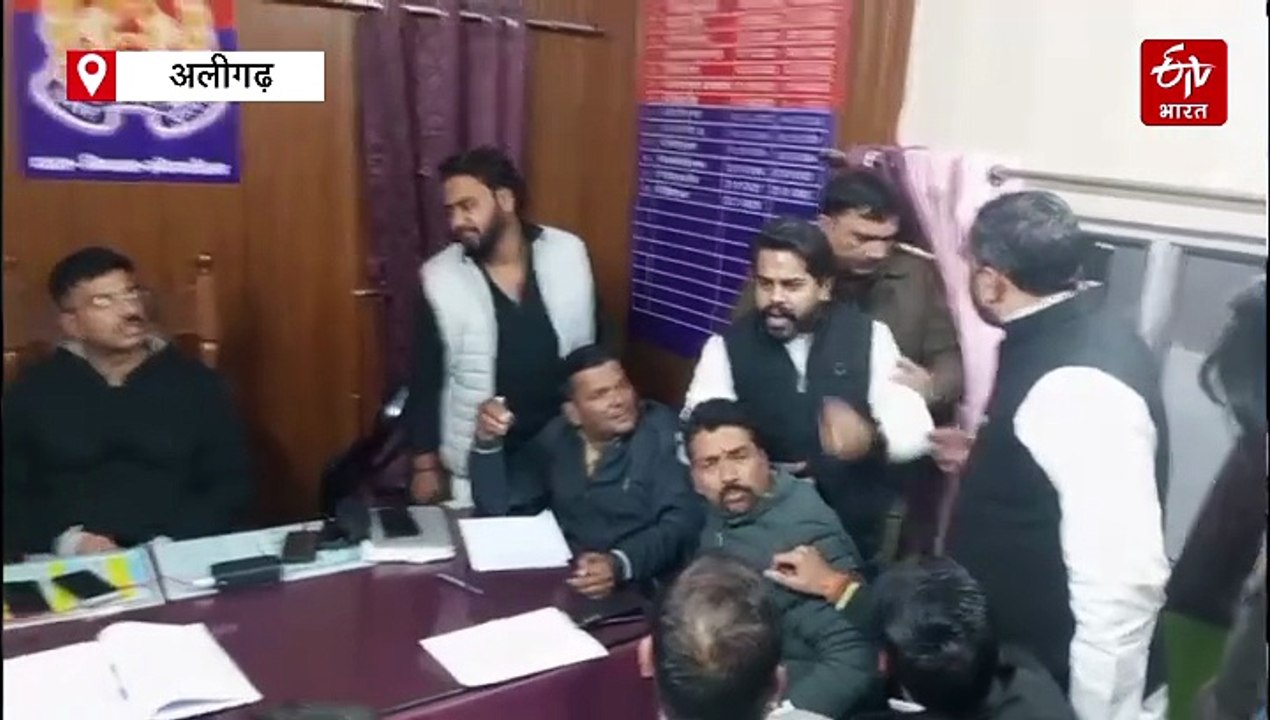 अलीगढ़ में बीफ कोरमा पर हंगामा; निकाह समारोह में भिड़े भाजपा कार्यकर्ता और बसपा नेता, मारपीट, 3 हिरासत में