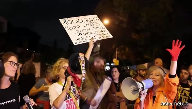 Israele, proteste sotto casa di Herzog: No alla grazia a Netanyahu