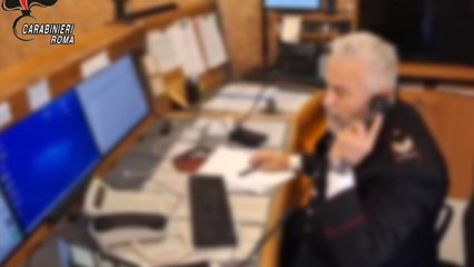 Roma, i carabinieri al giovane che minaccia il suicidio: «Ci parliamo noi con tua mamma»