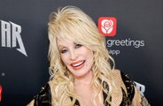 ‘Fiquei completamente deslumbrada com Johnny Cash’, revela Dolly Parton após conhecer músico