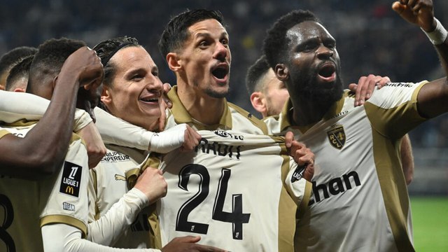 Ligue 1 : le RC Lens bat Angers et prend la tête du classement