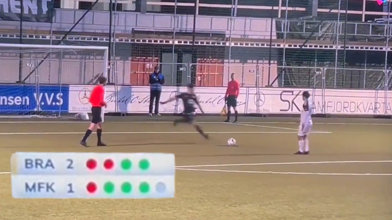 Una cosa mai vista! Rigore decisivo, il portiere distrae l'attaccante così