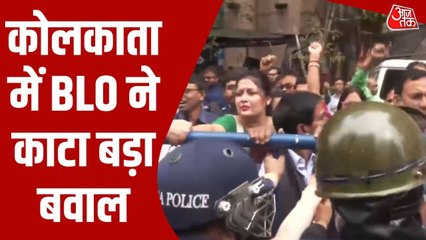 कोलकाता में EC दफ्तर के बाहर BLOs-पुलिस में झड़प, देखें बवाल