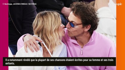 "Pour ma femme et mes gosses" : le chanteur Raphaël évoque Mélanie Thierry et leurs trois enfants, dont le petit dernier Isaac âgé de 1 an