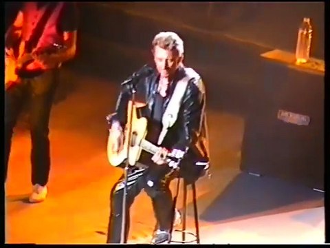 1999 - Johnny Hallyday - Blue Suede Shoes (Extrait DVD amateur – Arènes de Dax – Allume le Feu Tour – 25 Juillet)