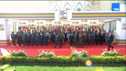 صورة تذكارية للرئيس السيسي مع المشاركين بمعرض مصر الدولي للصناعات الدفاعية والعسكرية إيديكس 2025