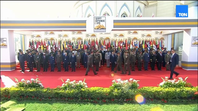 صورة تذكارية للرئيس السيسي مع المشاركين بمعرض مصر الدولي للصناعات الدفاعية والعسكرية إيديكس 2025