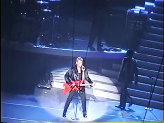 2000 - Johnny Hallyday - Je suis né dans la rue (guitare) - 100% Johnny - Live au Zénith de Toulouse (02 juin)