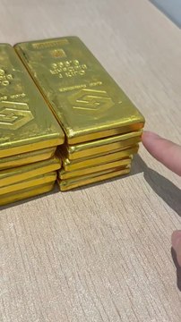 Touching 10 KILOGRAMS of Pure 999.9 Gold Bars Worth Over $800,000 😱💰 (Real 1KG Bars!)