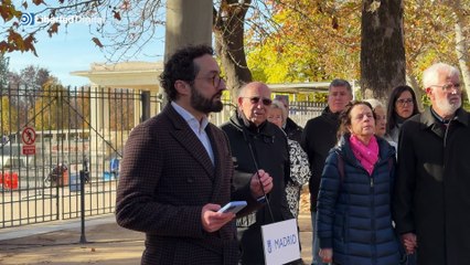 Un banco en el Retiro recuerda al periodista Fernando Lázaro: "Su vocación fue casi una obsesión"