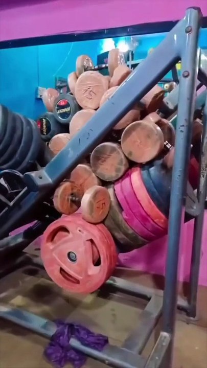He took all the weights !! 😡
