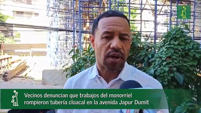 Vecinos denuncian que trabajos del monorriel rompieron tubería cloacal en la avenida Japur Dumit