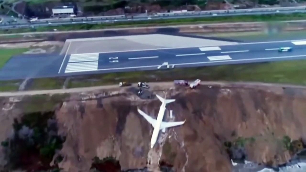 Emergency Airplane Landings Caught on Video - Full Documentary