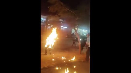 [Imágenes sensibles] Hombre se prende fuego tras rechazo amoroso y deja heridos en la India