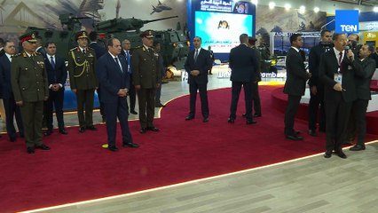 تطور عالي ودقة فائقة   الرئيس السيسي يتفقد جناح  الشركة العربية للبصريات خلال جولته في معرض إيديكس 2