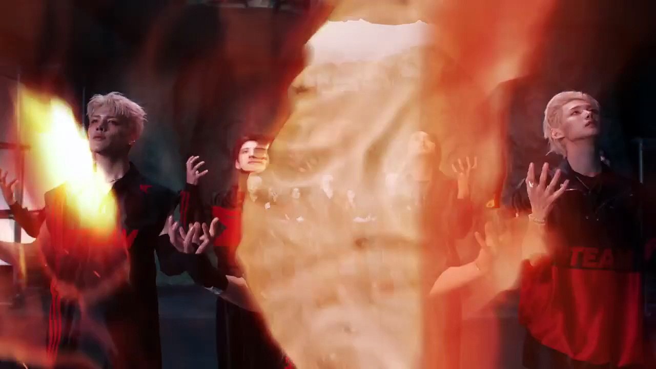 &TEAM 'Lunatic' Official MV (2)