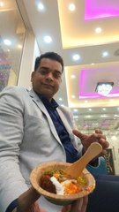 शादी की रात का असली माहौल! 🔥  दूल्हा एंट्री, बनारसी पान, गरमा-गरम फूड स्टॉल, कुल्हड़ वाला दूध और धमाकेदार शादी vibes — सब कुछ एक ही वीडियो में!  Wedding lovers, ये वाला शॉर्ट मिस मत करना! ✨🍽️