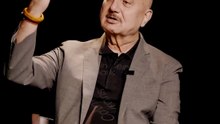 When you tell Anupam Kher you didn’t watch a film he directed and suddenly you’re rethinking all your life choices. 😅 The man didn’t hold back, and honestly, the host never stood a chance.  #glamsham #anupamkher #interviewmoment #hostfail #bollywoodtalks