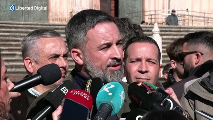 Abascal insta a Feijóo a presentar una moción de censura ante la "sospecha" de falta de elecciones limpias