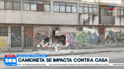 Camioneta se impacta contra la fachada de una vivienda en la Iztapalapa