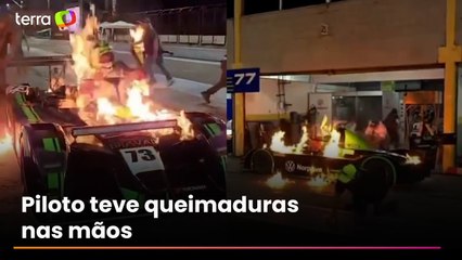 Piloto escapa de carro em chamas durante corrida no Paraná