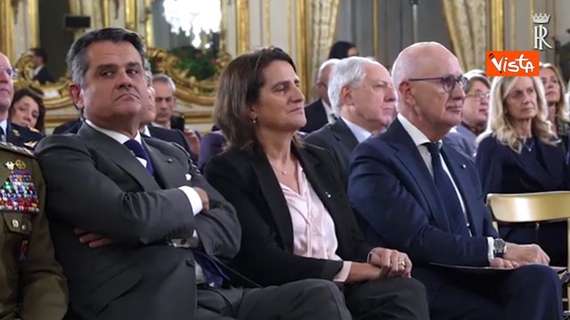 Mattarella: Unione Europea oggi sconta gli effetti della mancanza di difesa comune