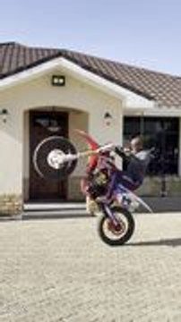 Man Loses Balance During Wheelie and Crashes Hard