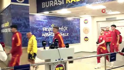 Galatasaraylı oyuncular stattan ayrıldı