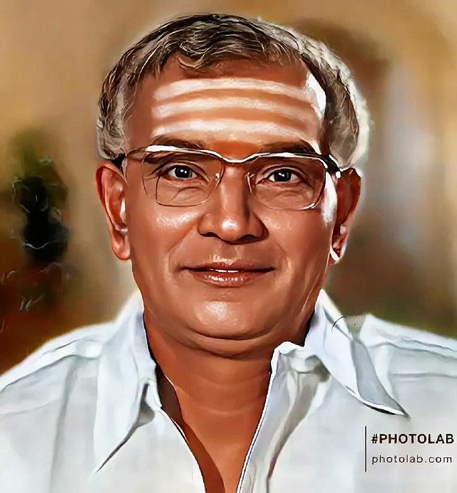 திரைப்பட உரிமையாளரும் தயாரிப்பாளருமான சாண்டோ சின்னப்பா தேவர் அவர்கள் நமக்கு ஆங்கிலம் புத்தாண்டு அட்வான்ஸ் வாழ்த்துக்கள் சொல்லுகிறார்