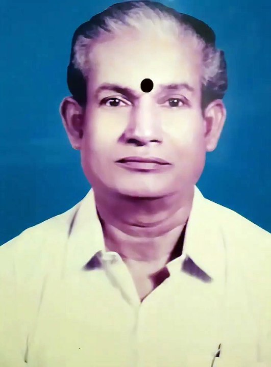 எனது மாமனாரும் சித்ரா  ஜவுளி ஸ்டோர் உரிமையாளரும் திரு சுந்தரேசன் முதலியார் அவர்கள் எங்களுக்கு அட்வான்ஸ் ஆங்கில புத்தாண்டு சொல்லுகிறார்