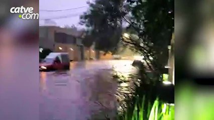 Chuva intensa alaga ruas, deixa veículo preso e causa falhas elétricas em Cascavel