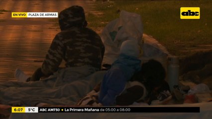 Indígenas en Plaza de Armas se exponen a bajas temperaturas