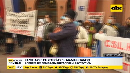 Familiares de policías exigen pago de gratificación