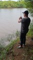 Pesca de bagres en la costa del Arroyo Perucho!